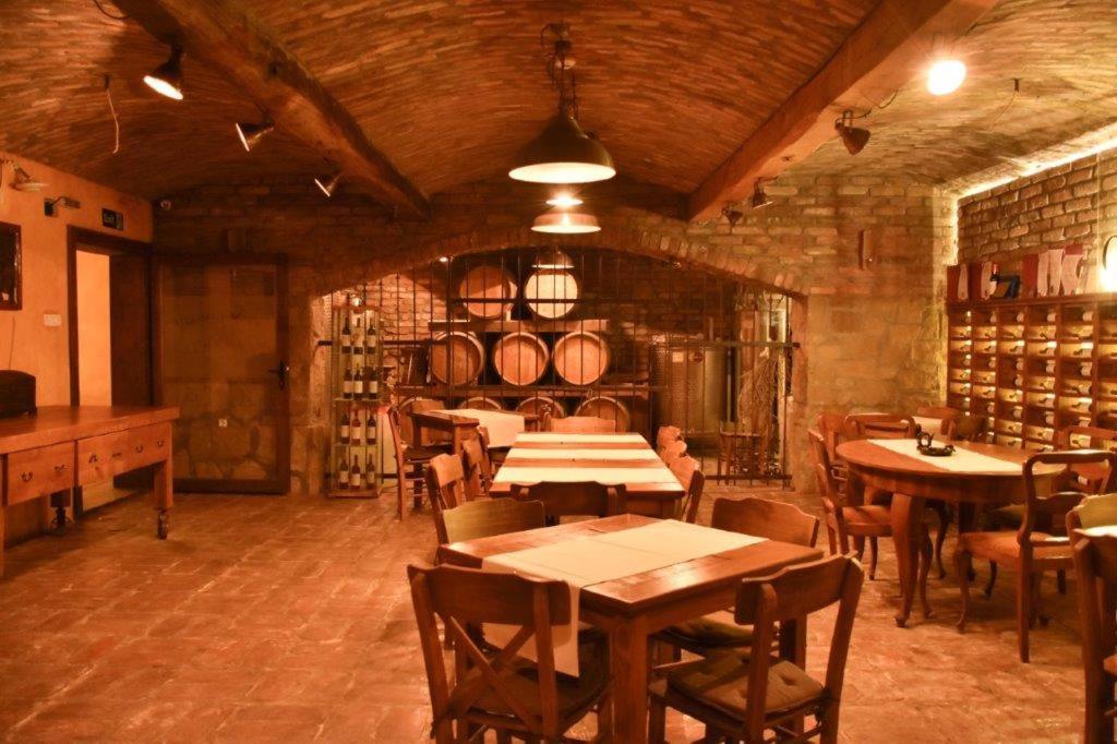 Garni Hotel Chicha - Winery Skrbic Belgrado Buitenkant foto