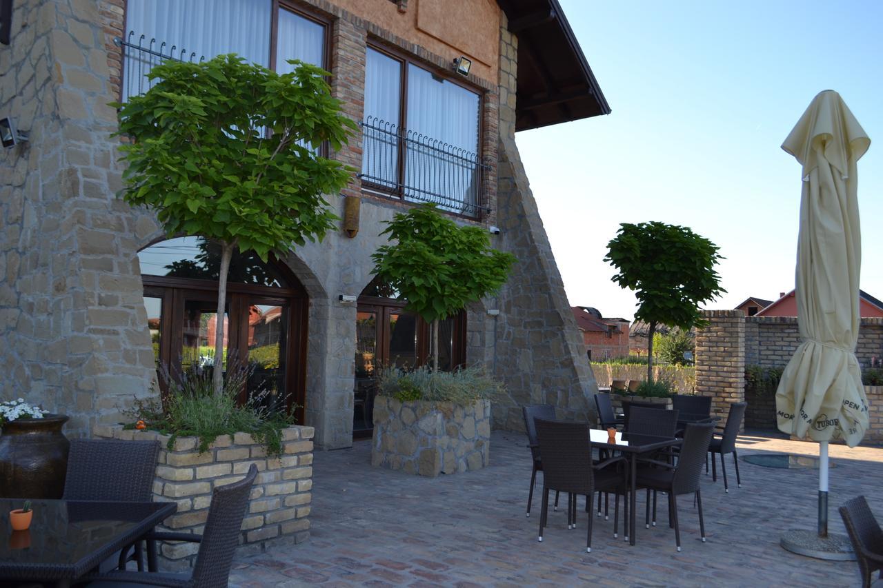 Garni Hotel Chicha - Winery Skrbic Belgrado Buitenkant foto