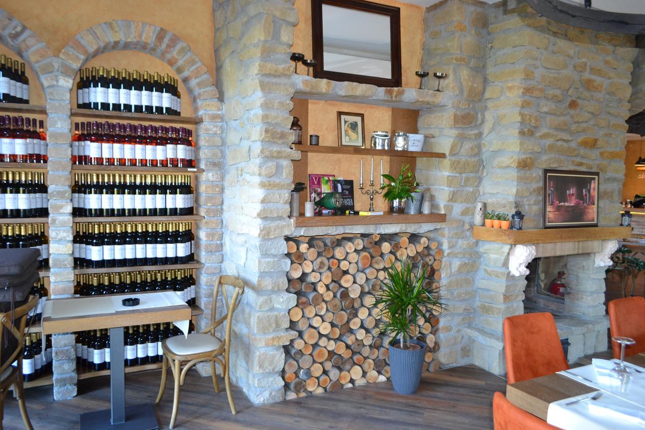 Garni Hotel Chicha - Winery Skrbic Belgrado Buitenkant foto